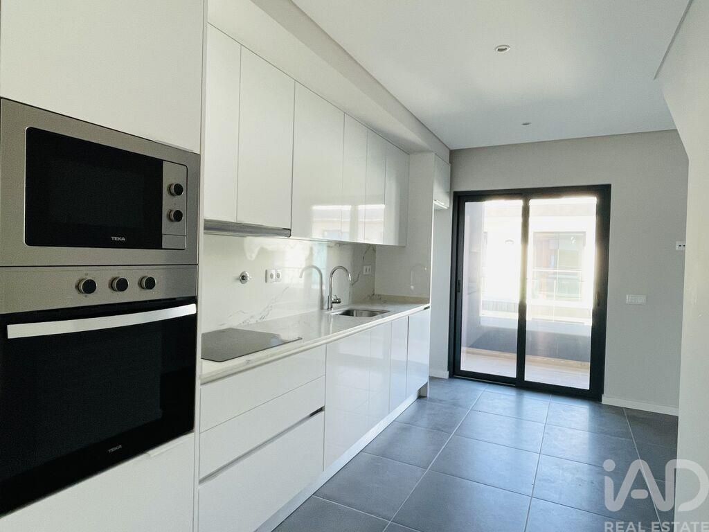 Property photo 2 of 25