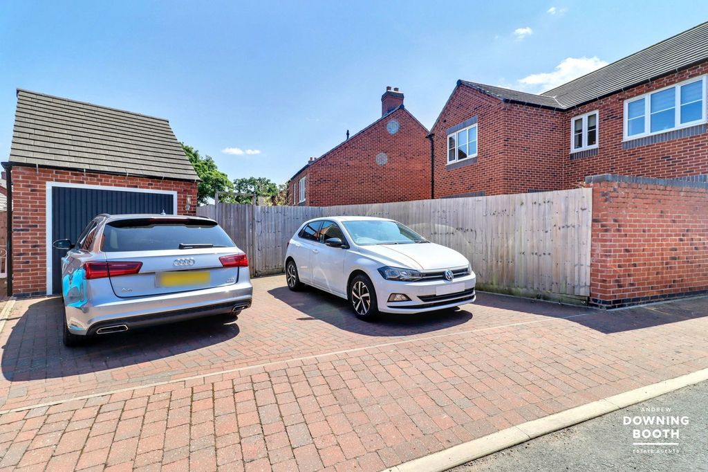Property photo 2 of 25