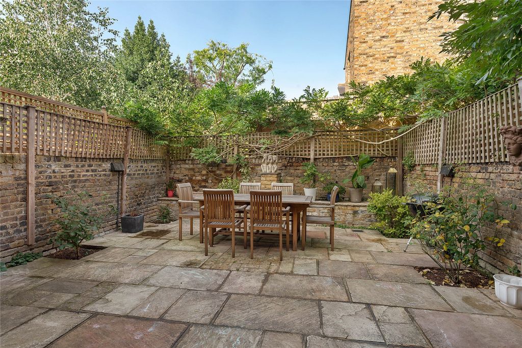 Property photo 3 of 13 11