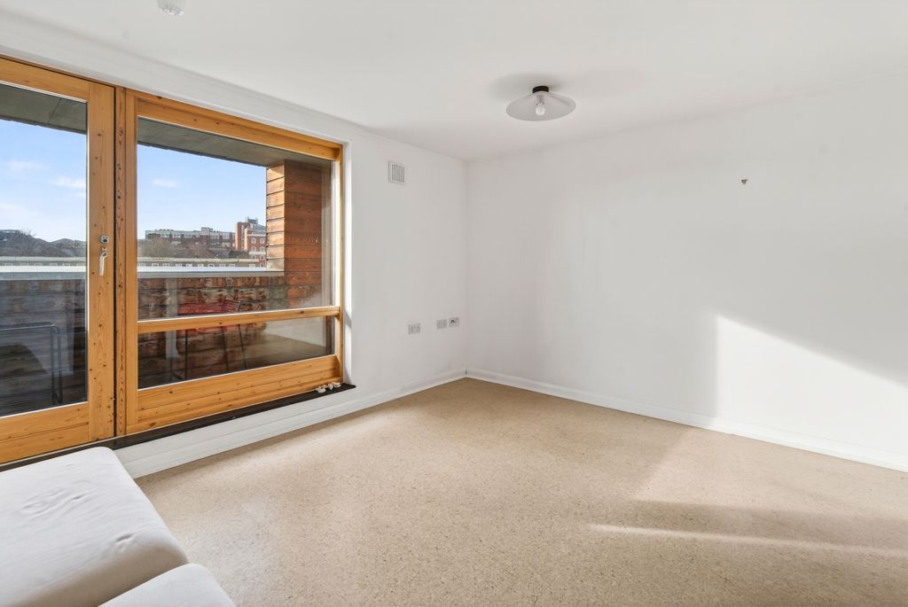 Property photo 3 of 21 Picture No. 27