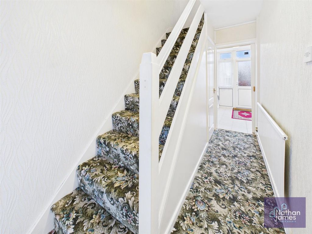 Property photo 2 of 16 Hallway