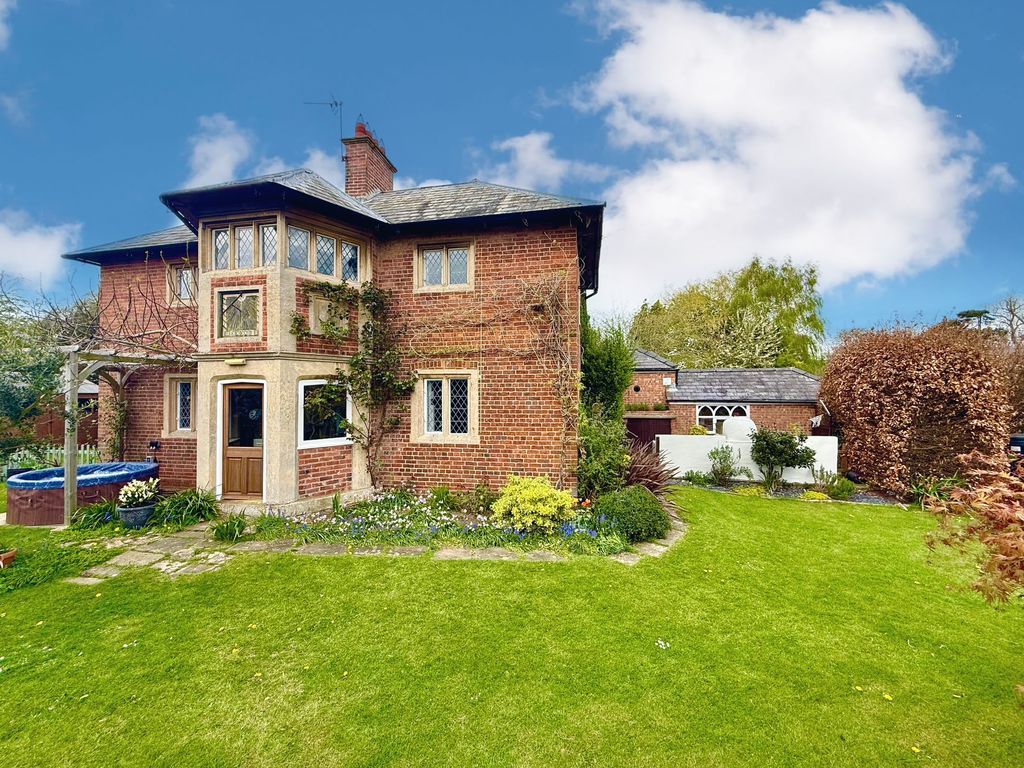 Property photo 1 of 31 Photo 9