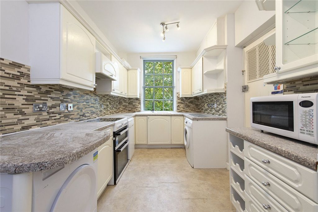Property photo 3 of 17 Picture No. 10