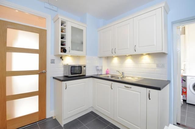 Property photo 3 of 9 Kitchen