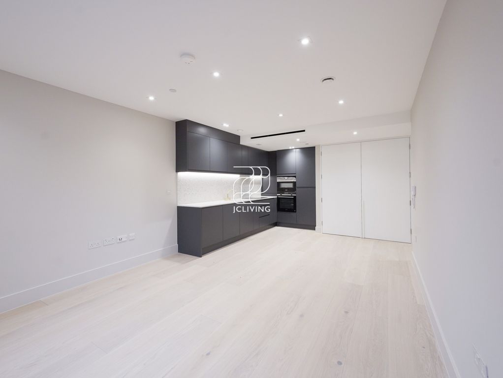 Property photo 1 of 12 16 Crompton Street, London, W2