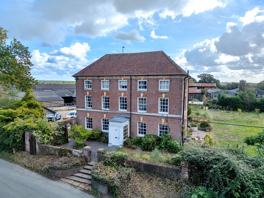 Property photo 1 of 9 Farmhouse
