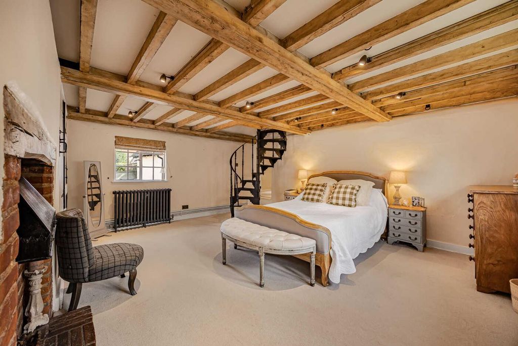 Property photo 3 of 40 Principal Bedroom
