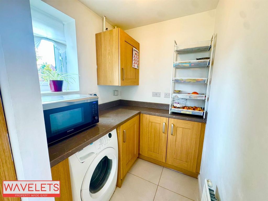 Property photo 3 of 21 Utility Room