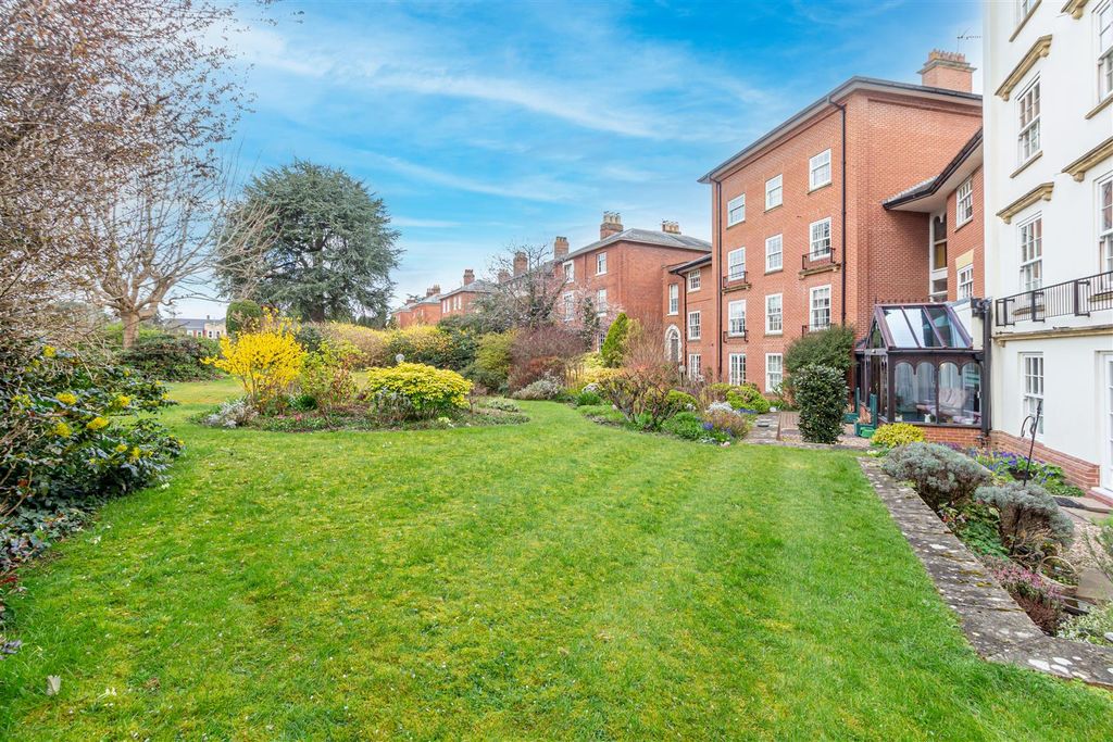 Property photo 3 of 14 Garden-6.Jpg