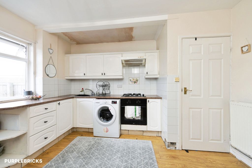 Property photo 2 of 25