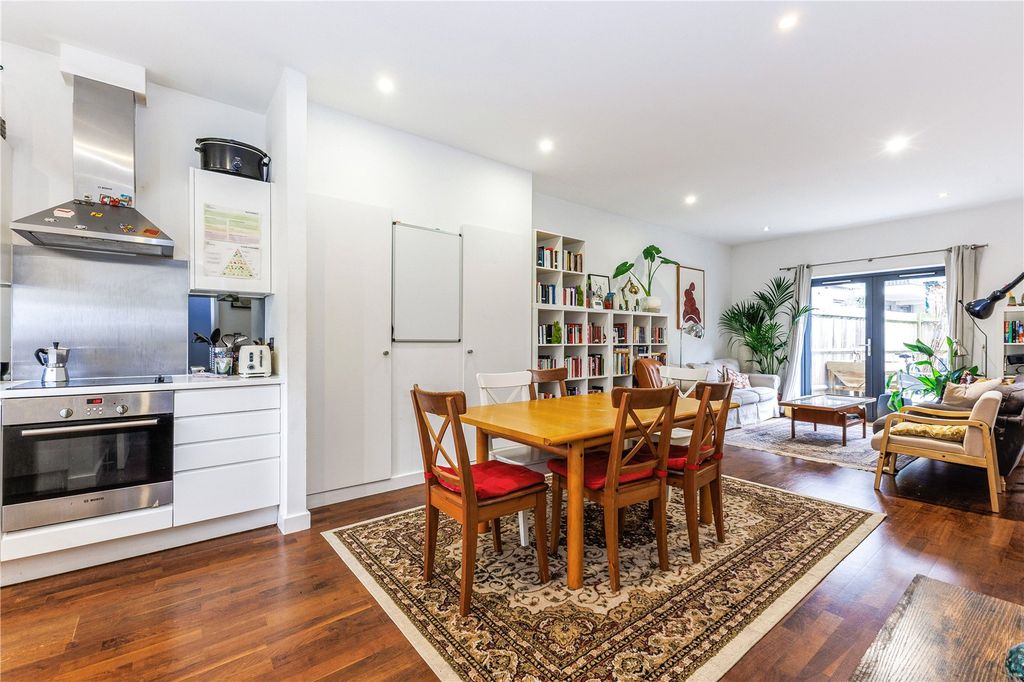 Property photo 3 of 17 Reception/Kitchen