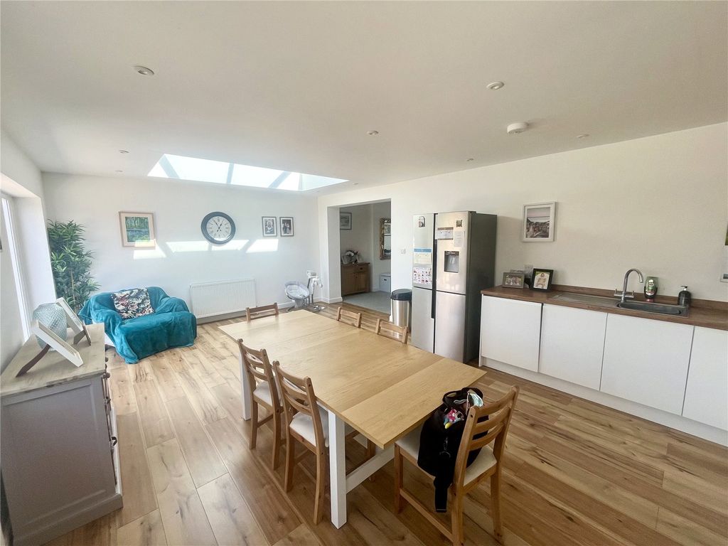 Property photo 2 of 15 Picture No. 30