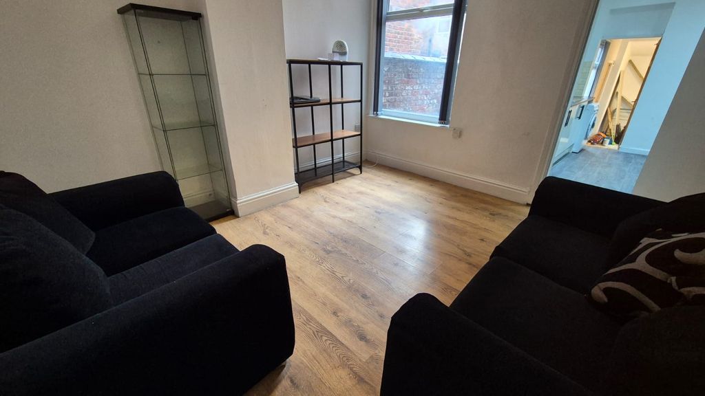 Property photo 1 of 12 Haydn Avenue