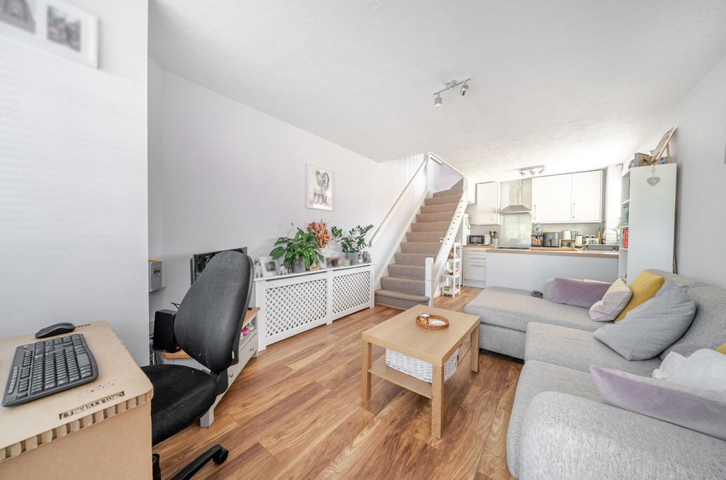 Property photo 2 of 16 1487068-10-6A5557...