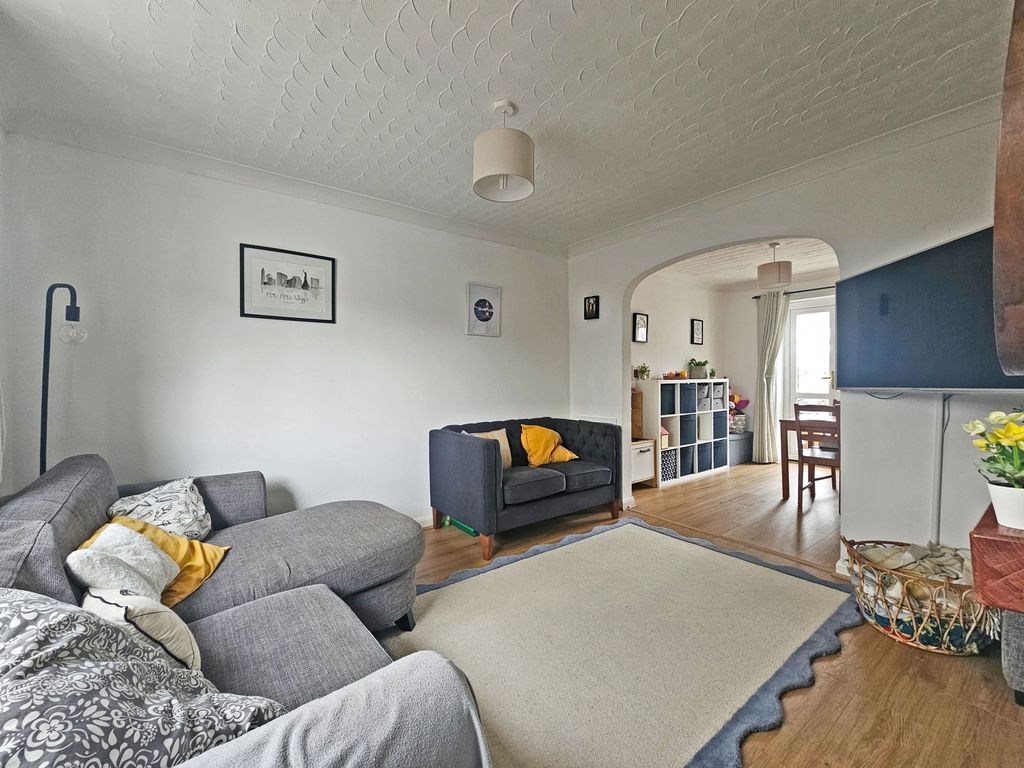 Property photo 2 of 18
