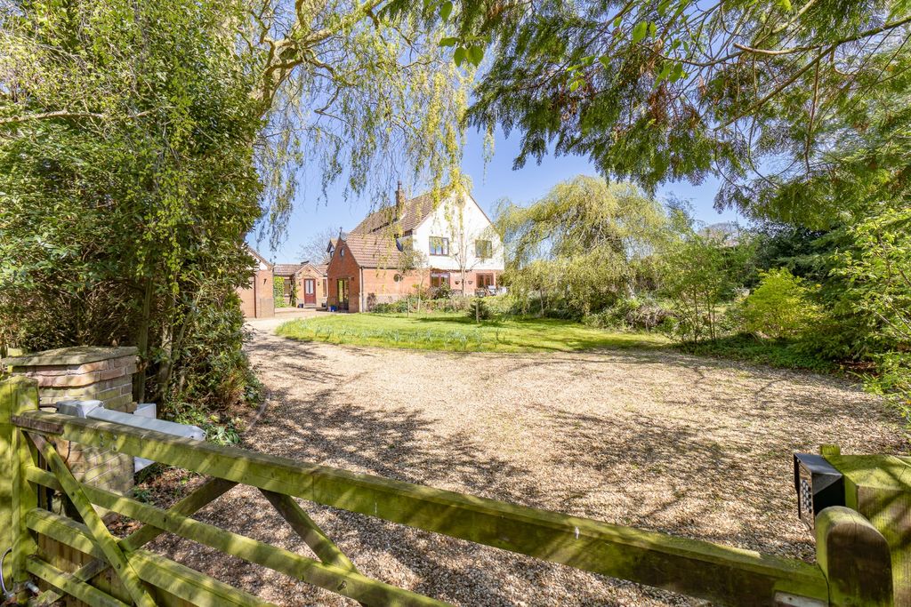 Property photo 3 of 39 4973518