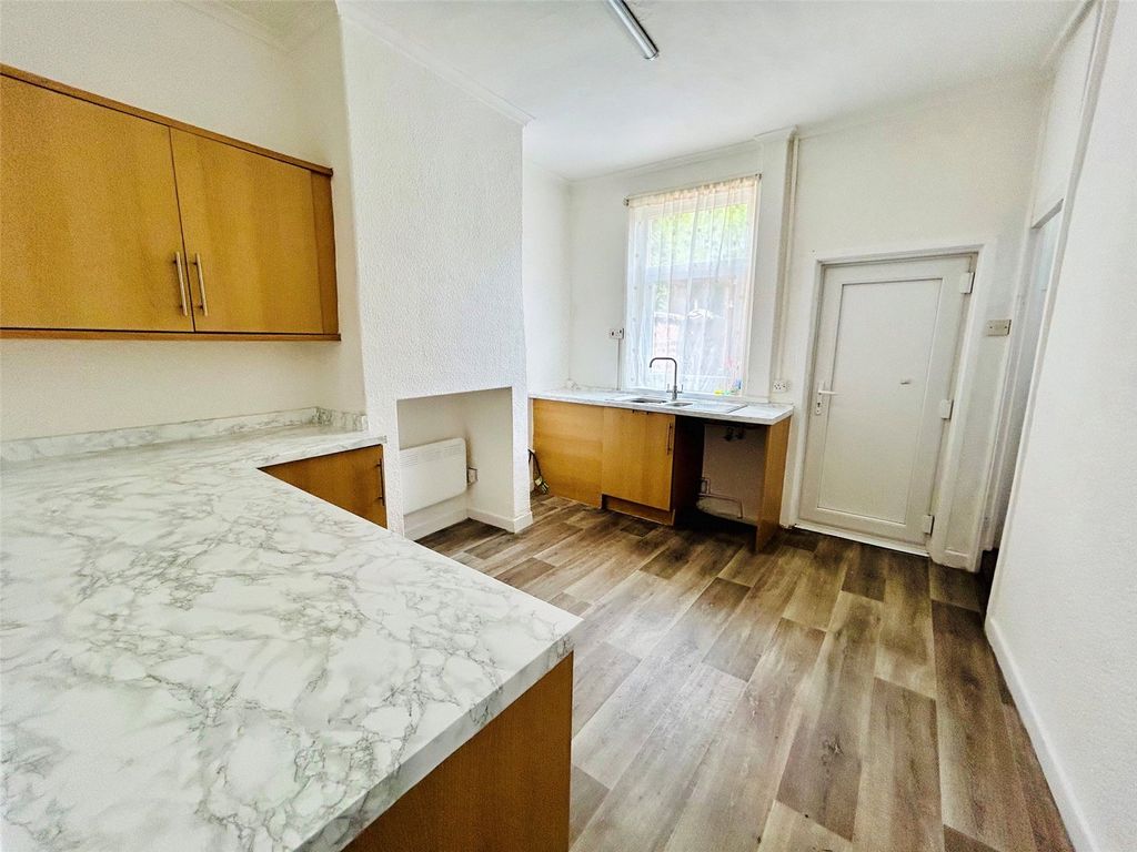 Property photo 3 of 12 Kitchen