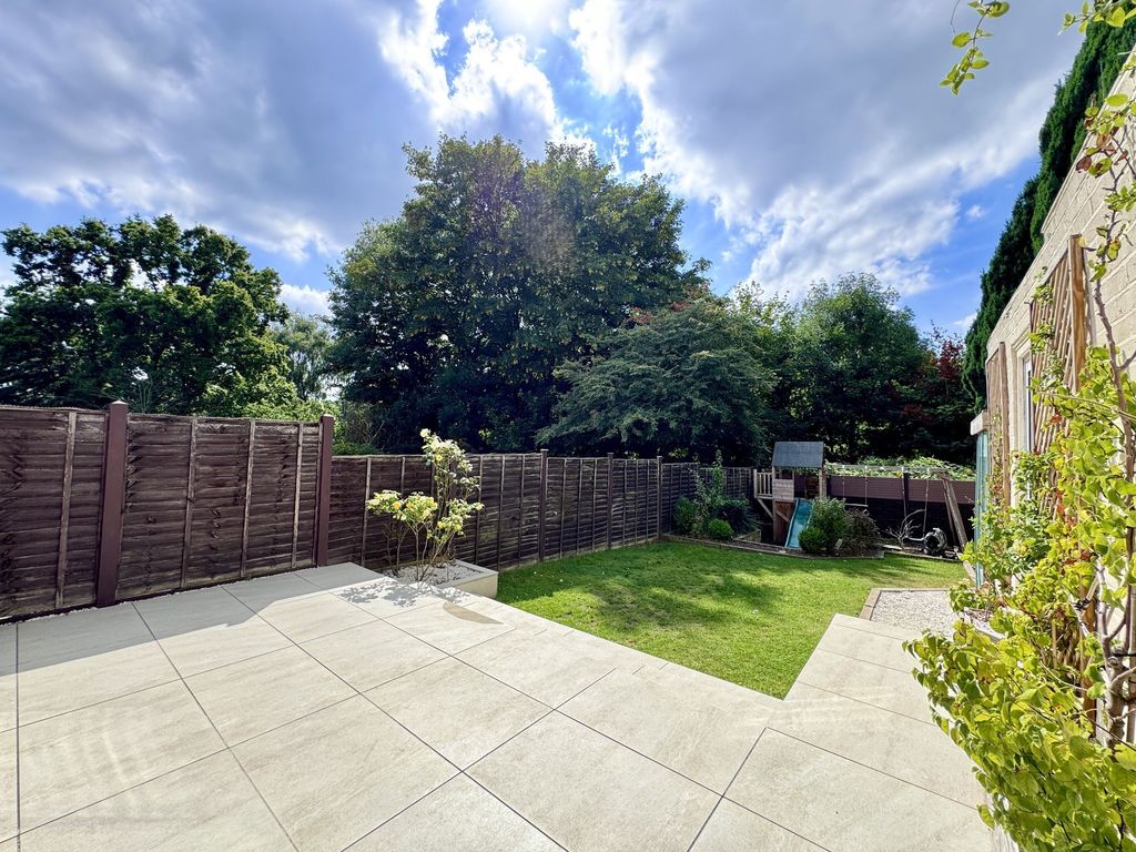 Property photo 2 of 25