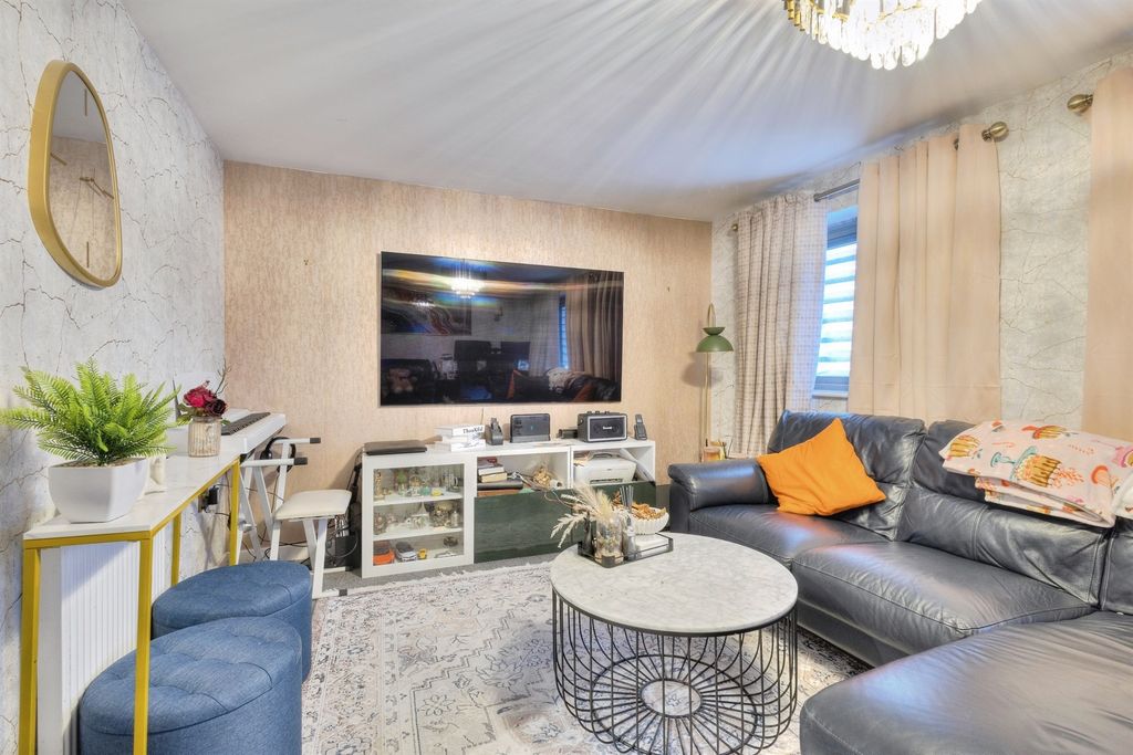 Property photo 3 of 18