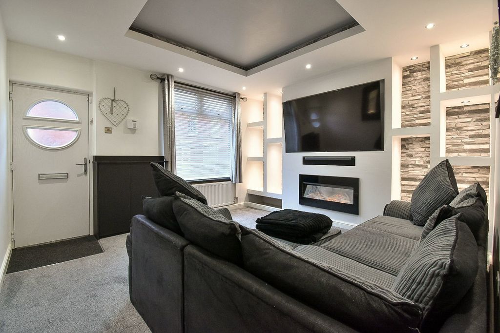 Property photo 2 of 23