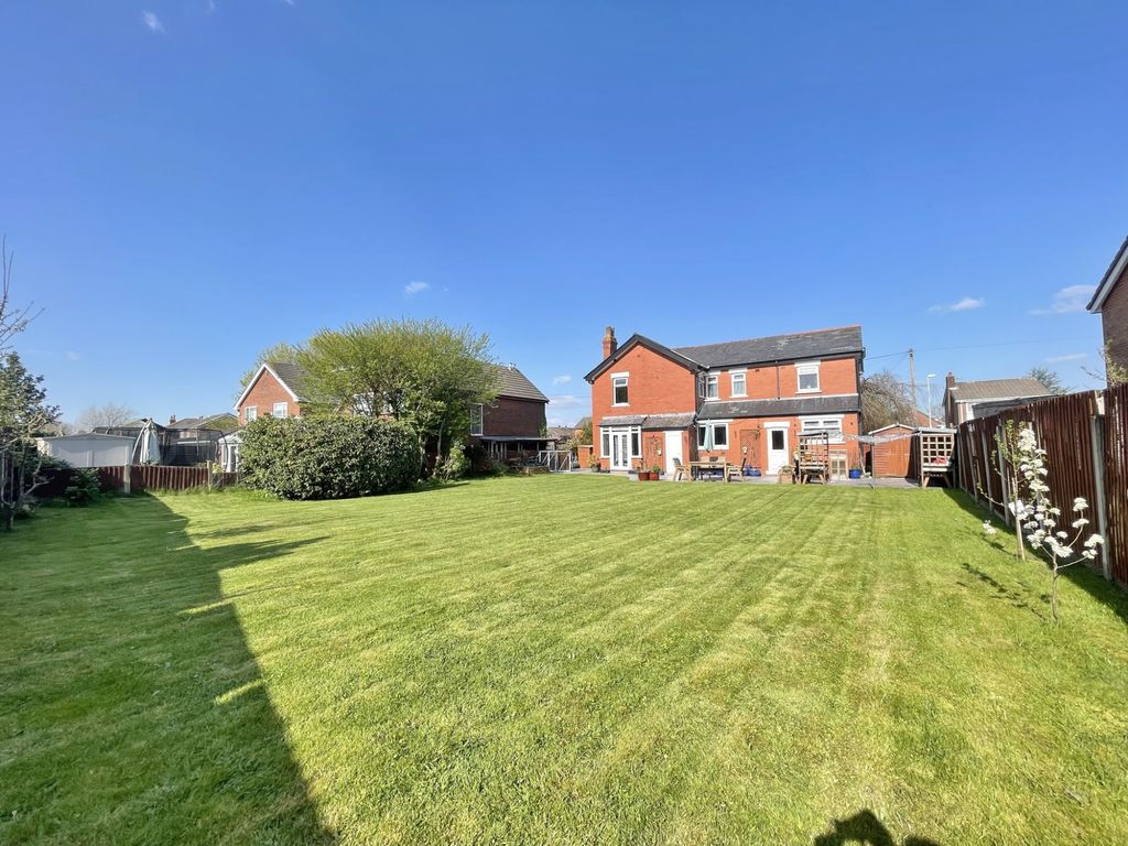 Property photo 2 of 27