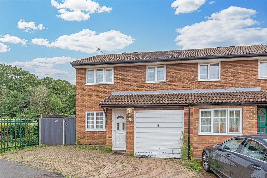 Property photo 1 of 25 8 Crofters Close, Isleworth Tw7 7Ph-Low Res-3.Jpg