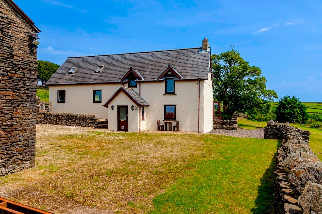 Property photo 1 of 99