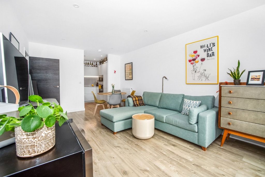 Property photo 3 of 7 Reception