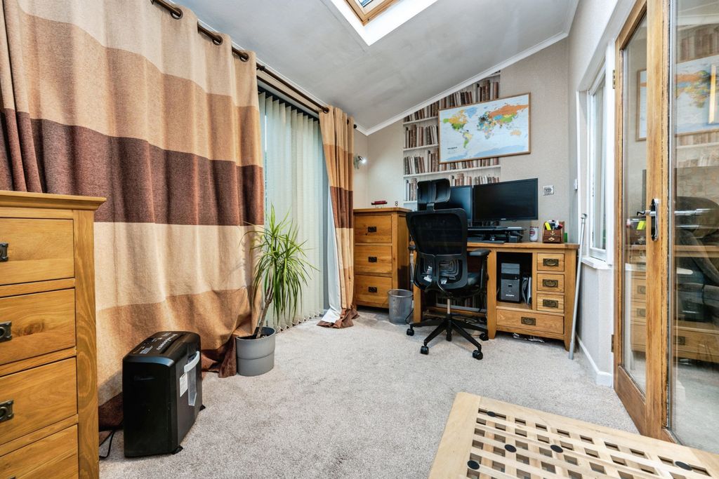 Property photo 3 of 20