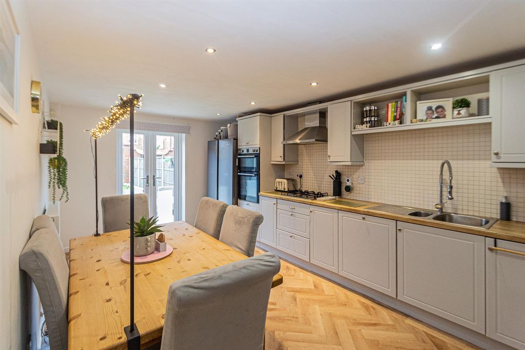 Property photo 3 of 21 Dining Kitchen