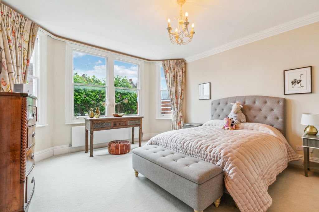 Property photo 2 of 11