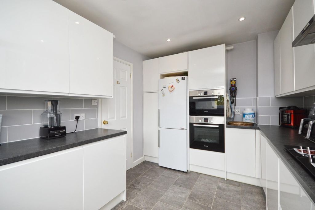 Property photo 2 of 14 Kitchen