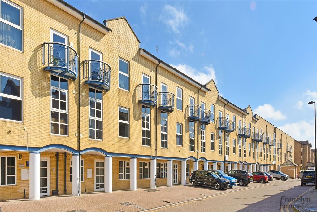 Property photo 2 of 14 Flat 10, Quay View Apartments (15).Jpg