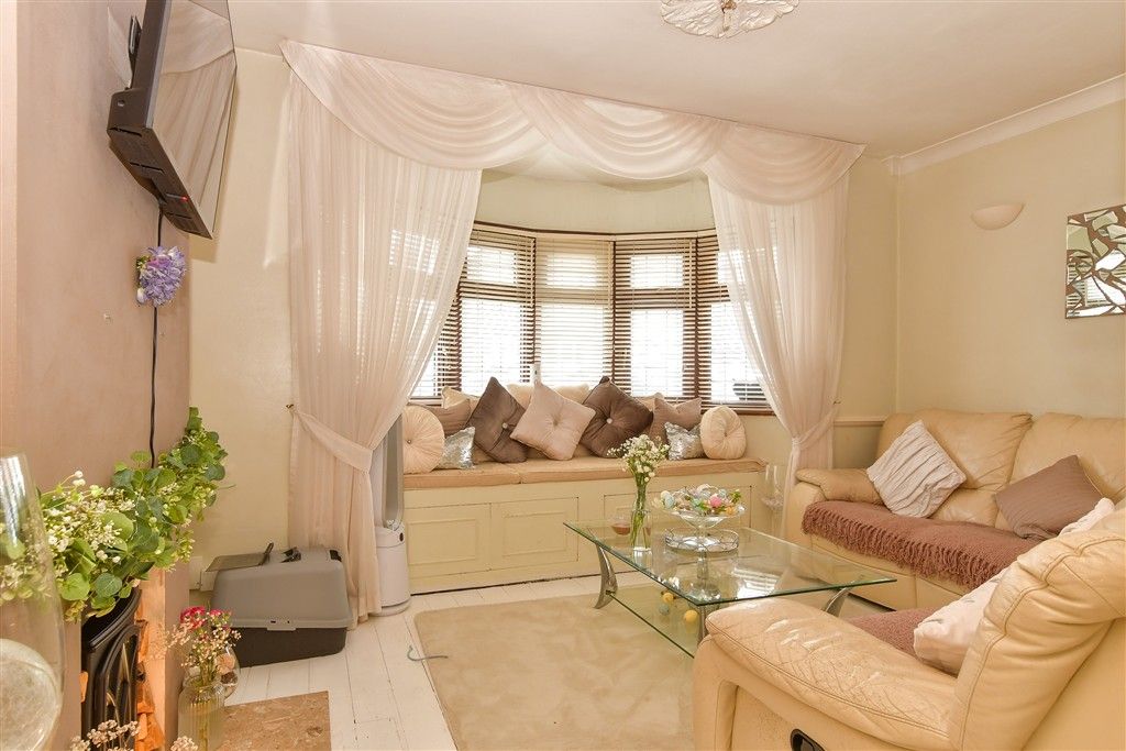 Property photo 3 of 15 Lounge