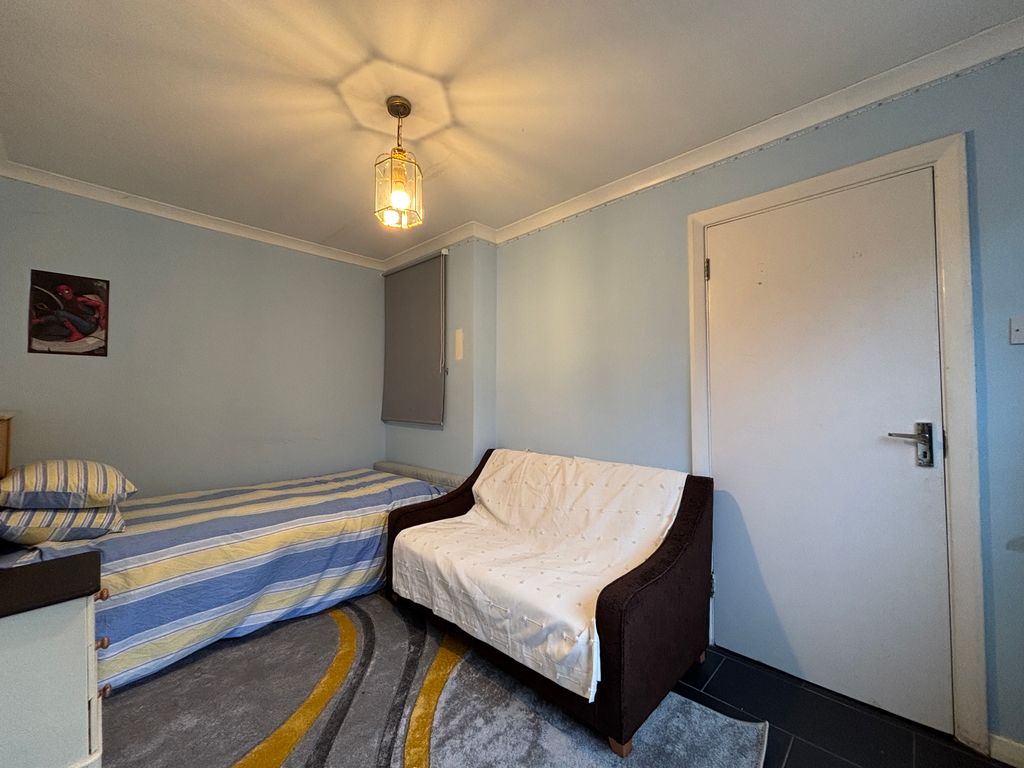 Property photo 3 of 5