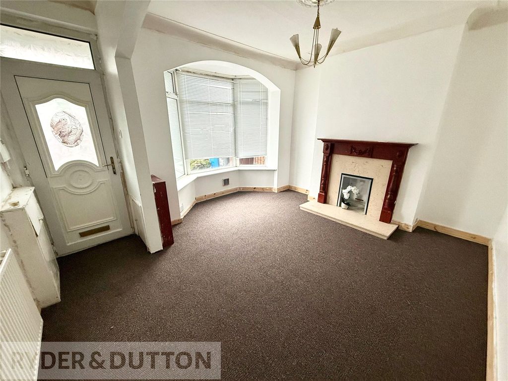 Property photo 1 of 19 Lounge