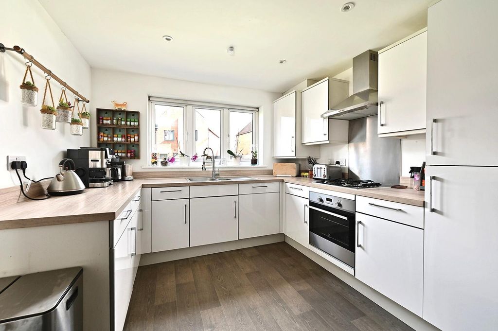 Property photo 2 of 16 Kitchen