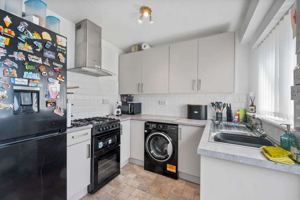 Property photo 2 of 31