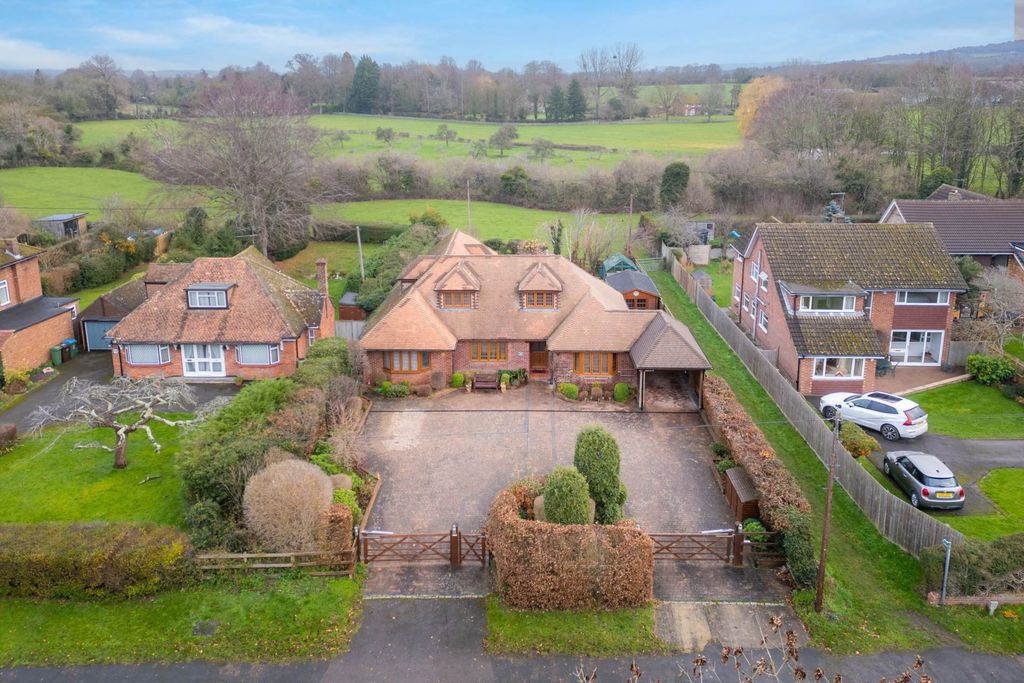 Property photo 2 of 34