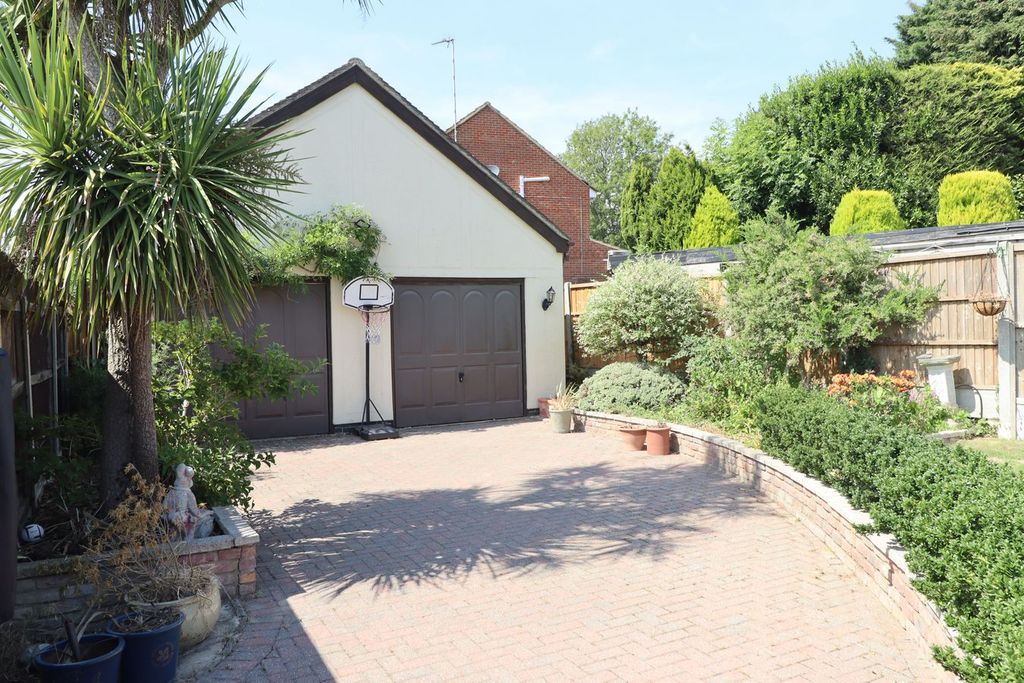 Property photo 3 of 31