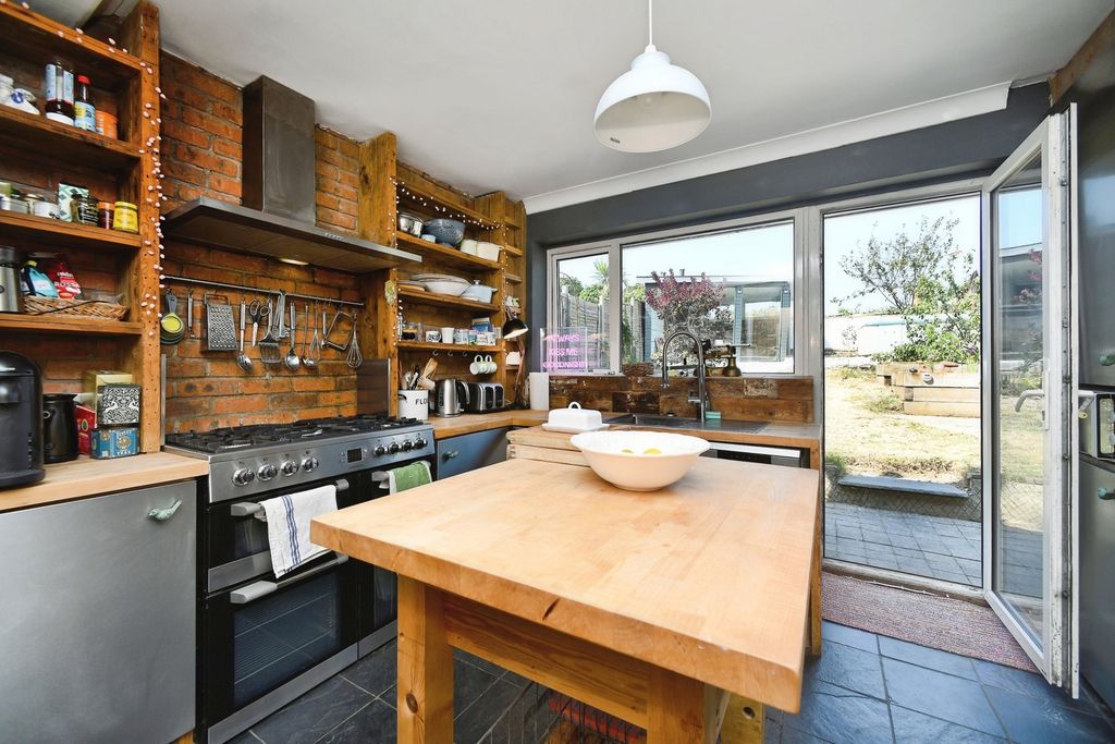 Property photo 2 of 34 Pbox-Img.Jpg