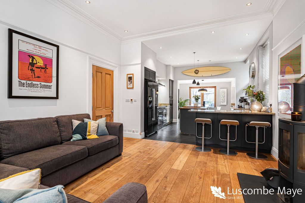 Property photo 2 of 21