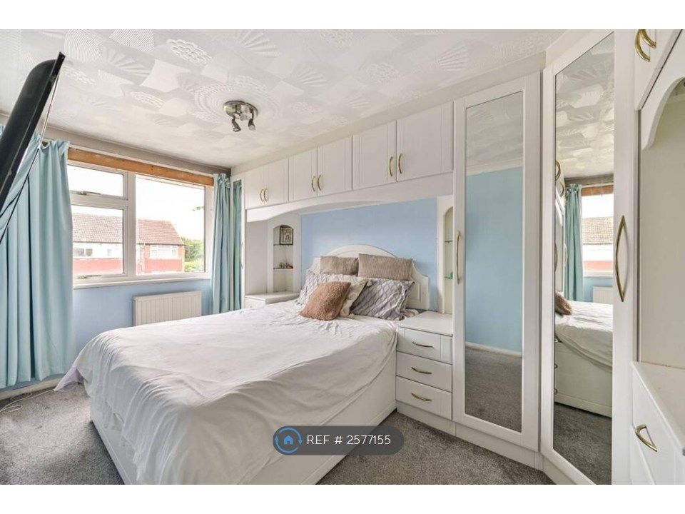 Property photo 3 of 14 Room 1: Master Bedroom
