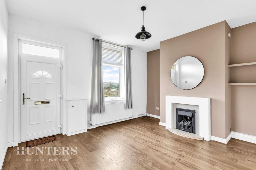 Property photo 3 of 19 Lounge