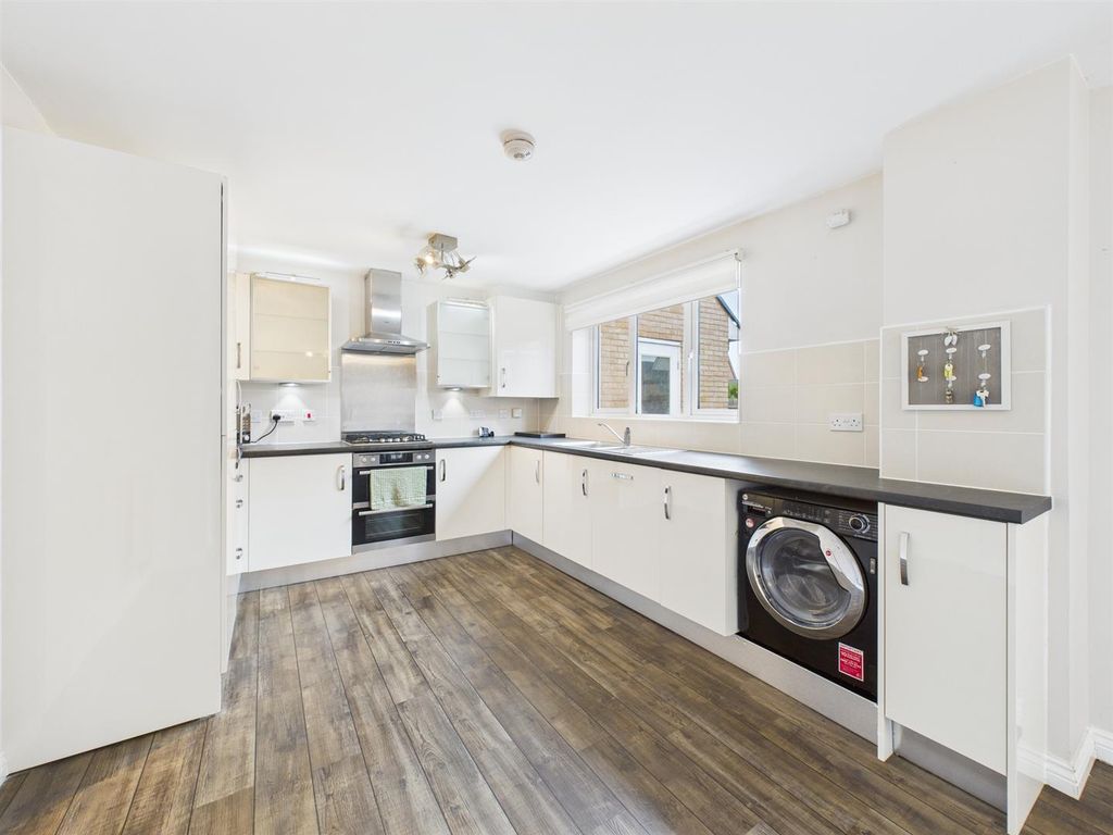 Property photo 3 of 19 Cam04907G0-Pr0296-Still016.Jpg