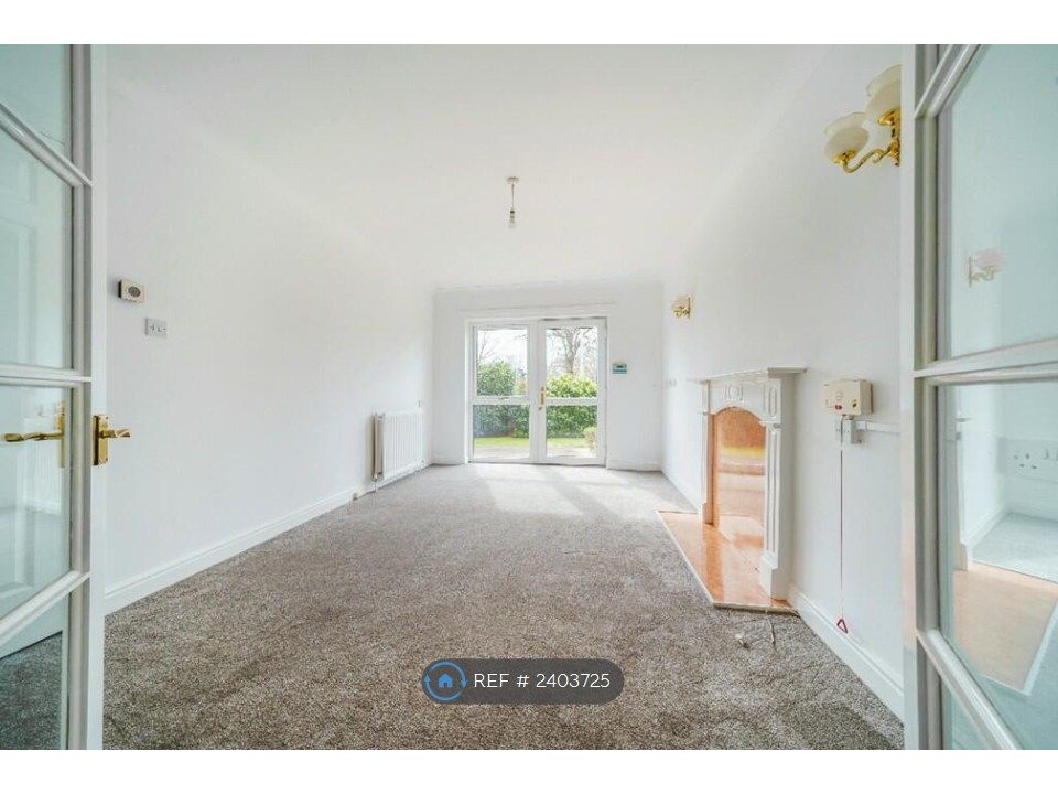 Property photo 1 of 9 Living Room