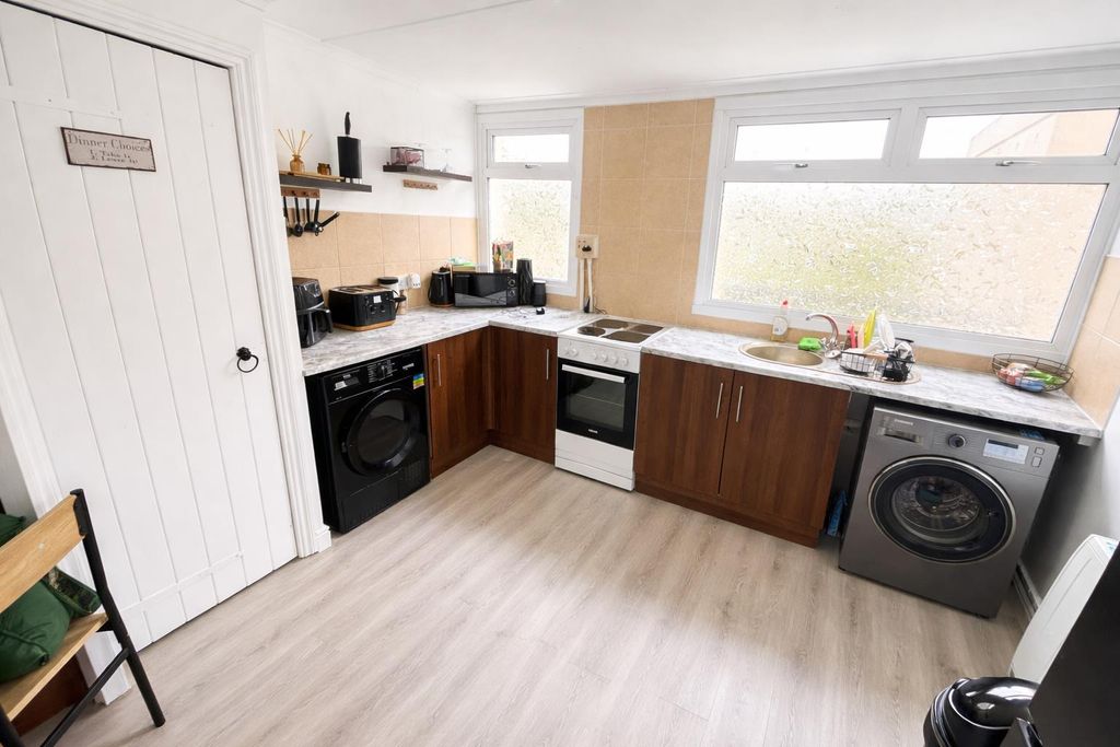 Property photo 2 of 7 Kitchen.Png