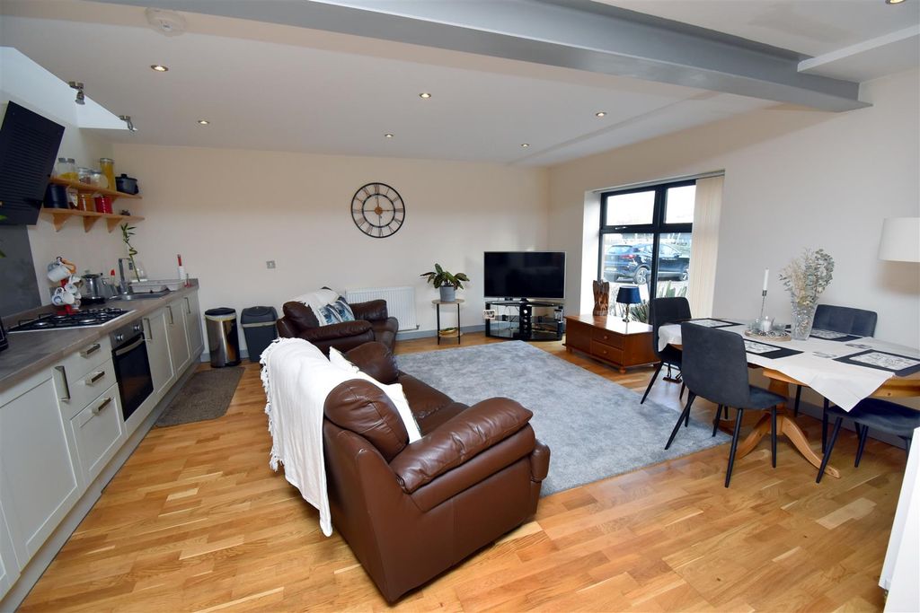 Property photo 3 of 21 Dsc_0028Dp.Jpg