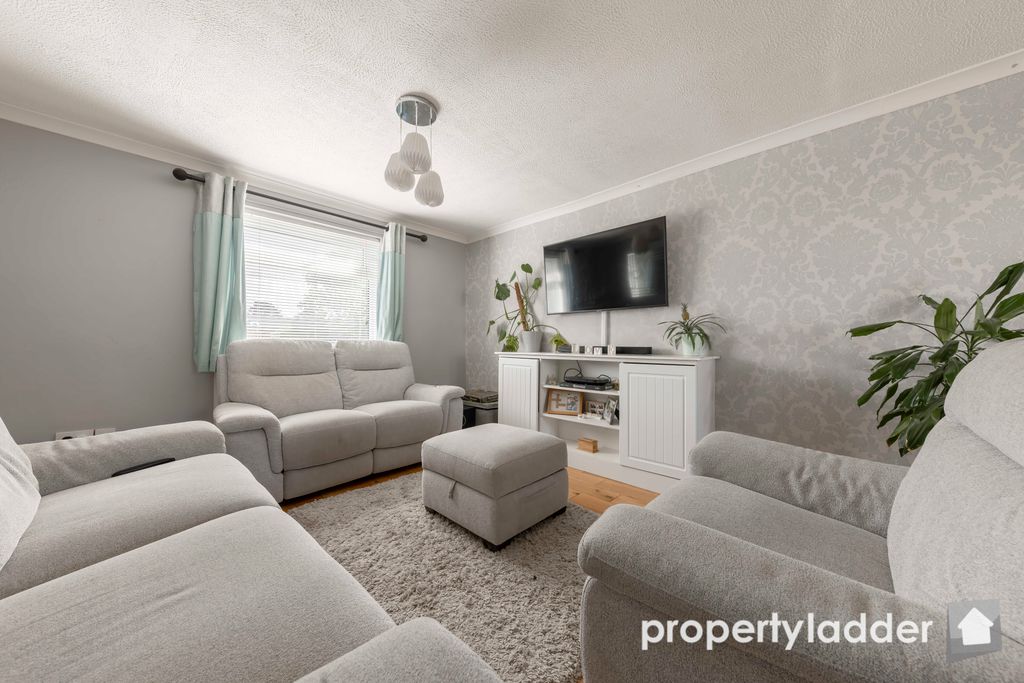 Property photo 2 of 15 Pl