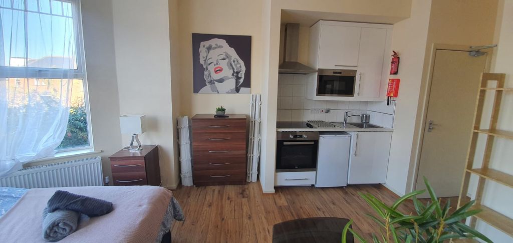 Property photo 2 of 3